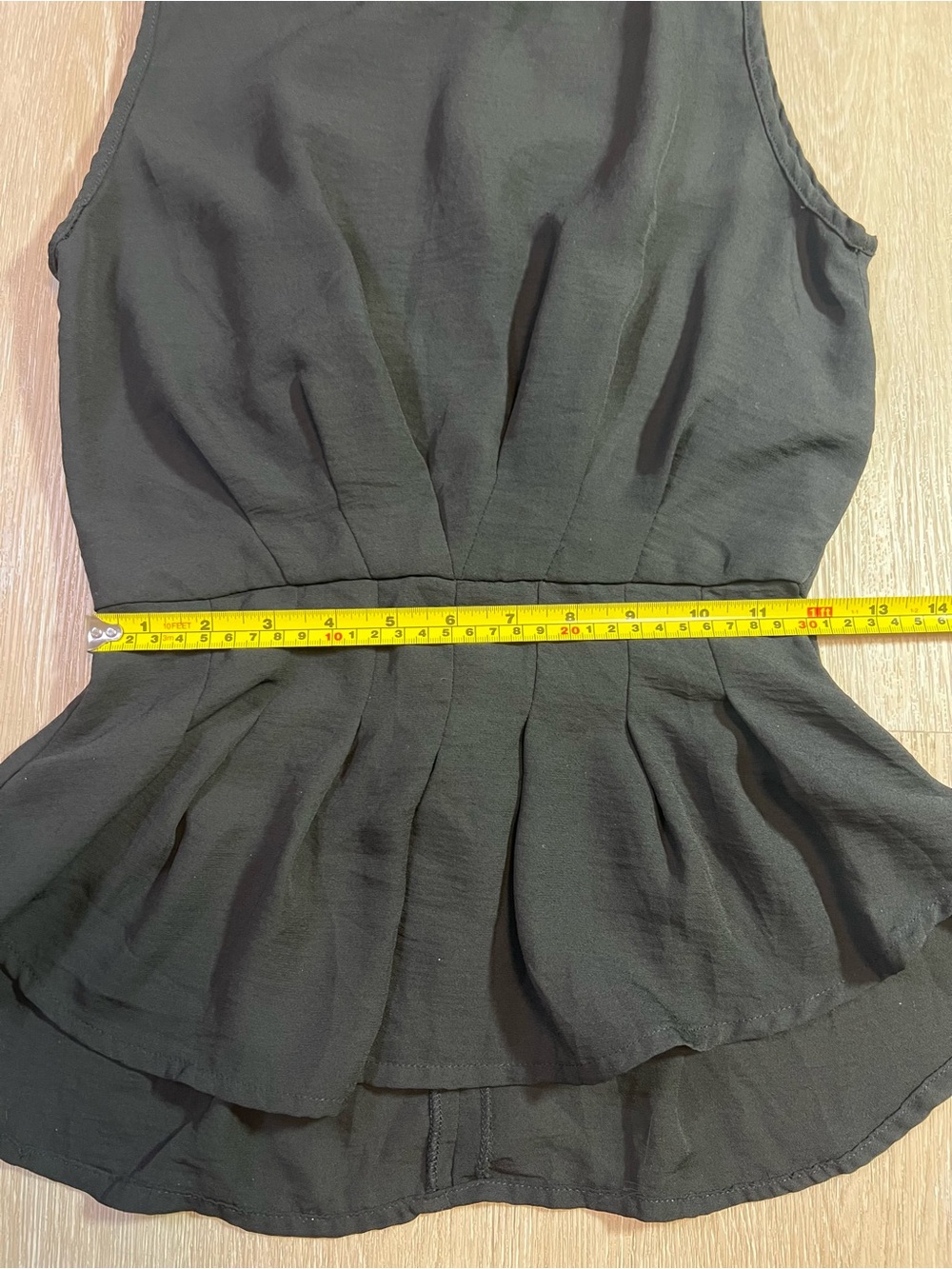 Sleeveless Black Minimalist Peplum Blouse Women's XS with Chic Gathered Waist - Picture 7 of 9